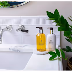Molton Brown Flora Luminare Lozione Mani 300 ml - Vista aggiuntiva 4