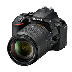 Nikon D5600 + AF-S DX 18-140mm G ED VR Kit fotocamere SLR 24,2 MP CMOS 6000 x 4000 Pixel Nero
