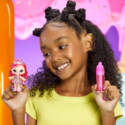 MGA Entertainment Yummiland Lipgloss Doll- Bianca Bubblegum - Vista aggiuntiva 4