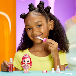 MGA Entertainment Yummiland Lipgloss Doll- Bianca Bubblegum - Vista aggiuntiva 6