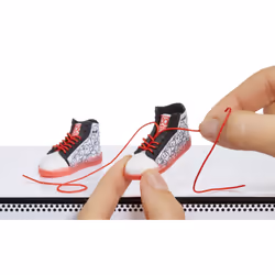 MGA's Miniverse Make It Mini Sneakers in PDQ - Vista aggiuntiva 2