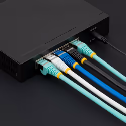 StarTech.com Cavo Ethernet CAT 6a - 5m - Blu - Cavo di rete LAN Low Smoke Zero Halogen (LSZH) - 10GbE 500MHz 100W PoE++ - Filo/Cavo patch schermato S/FTP con spinotto RJ45 antigroviglio e rilievi di trazione - Vista aggiuntiva 5