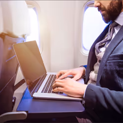 StarTech.com Filtro privacy per laptop da 17.3" 16:9, Pellicola protettiva antiriflesso con riduzione della luce blu del 51%, Protezione dello schermo con angolo di visione di +/- 30 gradi, Opaco/Lucido - Vista aggiuntiva 7