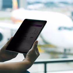 StarTech.com Filtro privacy per iPad Pro da 12,9", 3ª generazione e successive, orizzontale/verticale, abilitato al Touch, visione a +/- 30 gradi, blocca fino al 51% di luce blu, Opaco - Vista aggiuntiva 7