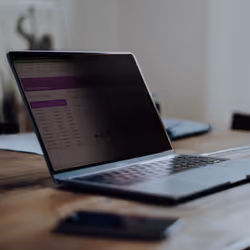 StarTech.com Filtro privacy per MacBook Pro 21/23 da 14", Privacy Screen Protector antiriflesso rimovibile e reversibile, pellicola protettiva magnetica per laptop con riduzione della luce blu del 51% - Vista aggiuntiva 7