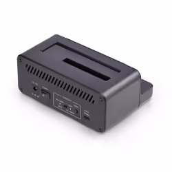 StarTech.com Duplicatore di Unità da M.2 NVMe a 2.5/3.5 SATA, Clonatore Autonomo Bidirezionale a Doppio Slot SSD da NVMe a SATA / SATA a NVMe fino a 27GBpm, TAA