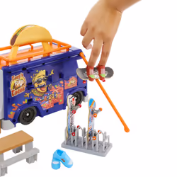 Hot Wheels Action HMK00, 5 anno/i