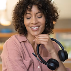 POLY Voyager 4320-M + cavo da USB-A a USB-C + dongle BT700 - Vista aggiuntiva 4