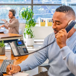 POLY Telefono IP Edge E450 abilitato per PoE - Vista aggiuntiva 4
