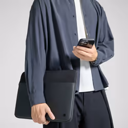 Incase Custodia A.R.C. con poliestere riciclato al 100% ReSpun per laptop da 16 pollici (M1-M4, 2021-2024) - Vista aggiuntiva 4