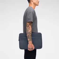 Incase Custodia A.R.C. con poliestere riciclato al 100% ReSpun per laptop da 16 pollici (M1-M4, 2021-2024)