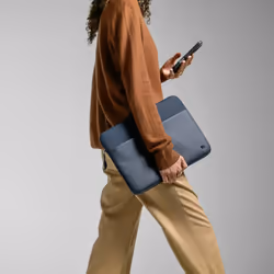 Incase Custodia A.R.C. con poliestere riciclato al 100% ReSpun per laptop da 16 pollici (M1-M4, 2021-2024) - Vista aggiuntiva 5