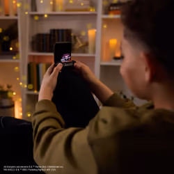Wizarding World Harry Potter, giocattolo interattivo Bitzee con 20 personaggi all'interno, reagisce a scorrimento, inclinazione e tocchi, giocattoli e animaletti digitali per bambini e bambine - Vista aggiuntiva 5