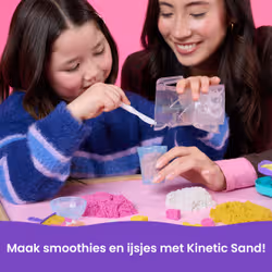 Kinetic Sand , Set dei Frullati Golosi, con 396 g di Sabbia da Gioco, Attrezzi e Formina Ghiacciolo, Cibo Giocattolo, Giocattoli Artistici per Bambine e Bambini, 5+ Anni - Vista aggiuntiva 6