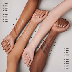 MAC Cosmetics Studio Radiance 30 ml Tubo della pompa Siero NW15 - Vista aggiuntiva 3