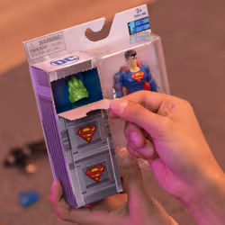 DC Comics, action figure di SUPERMAN da 10 cm con 3 accessori misteriosi, avventura 1 - Vista aggiuntiva 5