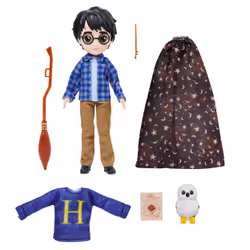 Wizarding World Harry Potter, set regalo bambola Harry Potter da 20,3 cm con Mantello dell'Invisibilità e 5 accessori per bambola, giocattoli per bambini dai 6 anni in su