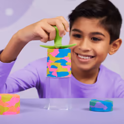 Kinetic Sand , Set Gioco Squish N’ Create, Sabbia colorata in 3 variazioni, Sabbia cinetica 382 g, 5 accessori per modellare la sabbia, Giocattoli per bambini e bambine 3 anni - Vista aggiuntiva 8