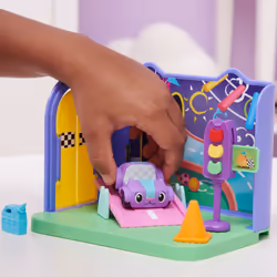 Gabby's Dollhouse , Stanza dei giochi Carlita Purr-ific con la macchinina giocattolo Carlita, accessori, mobili e scatola con sorpresa, per bambini dai 3 anni in su - Vista aggiuntiva 4