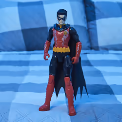 DC Comics | BATMAN | Personaggio Robin in scala 30 cm con decorazioni originali, mantello e 11 punti di articolazione - Giocattoli per bambini e bambine dai 3 anni - Vista aggiuntiva 5
