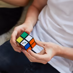Rubik’s Mini 2x2, classico rompicapo ad abbinamento di colori 2x2, giocattolo rompicapo tascabile per allenare il cervello