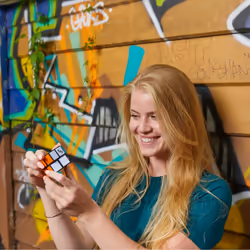 Rubik’s Mini 2x2, classico rompicapo ad abbinamento di colori 2x2, giocattolo rompicapo tascabile per allenare il cervello - Vista aggiuntiva 7