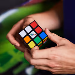 Rubik’s , , Il Cubo di Classico 3X3, L'Originale, per bambini dagli 8+, Rompicapo Professionale a cobinazione di colori, problem-solving