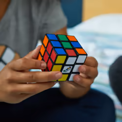 Rubik’s Cubo di Rubik, confezione Duo con l'originale 3x3 e il mini 2x2, classico rompicapo ad abbinamento di colori, per adulti e bambini dagli 8 anni in su - Vista aggiuntiva 5