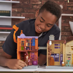 Wizarding World Harry Potter, Magical Minis set di gioco Diagon Alley 3-in-1 con luci e suoni, 2 personaggi e 21 accessori, giocattoli per bambini dai 6 anni in su - Vista aggiuntiva 6