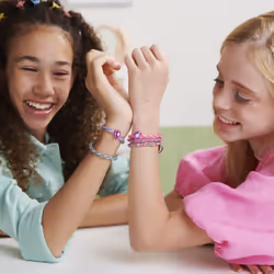 Cool Maker , KumiKreator con Perline e Charms | Macchina per creare collane e braccialetti dell'amicizia | Giochi creativi per bambini e bambine dagli 8 anni - Vista aggiuntiva 5