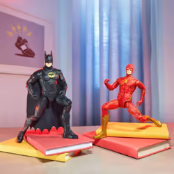 DC Comics , The Flash, Personaggio di Flash da 30 cm, Personaggio 30 cm con decorazioni originali del film The Flash e 11 punti di articolazione, Giocattolo per bambini dai 3 anni in su - Vista aggiuntiva 5