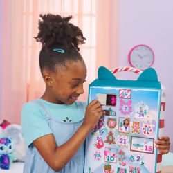 Gabby's Dollhouse , Calendario Avvento 2023, 24 Giocattoli a Sorpresa con Personaggi, Adesivi e Accessori per la Casa delle Bambole di Gabby, Giocattoli per Bambine e Bambini, 3+ Anni - Vista aggiuntiva 6