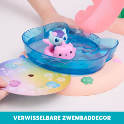 Gabby's Dollhouse , set di gioco Piscina fusastica con personaggi Gabby e Siregatta, code da sirena che cambiano colore e accessori da piscina, giocattoli per bambini dai 3 anni in su - Vista aggiuntiva 4