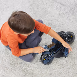 DC Comics , Veicolo Batman Adventures 2 in 1, Batcycle Trasformabile, Macchina Batman Compatibile con Tutte le Action Figure Batman, Batmobile Trasformabile, Giochi per Bambini e Bambine, 4+ Anni - Vista aggiuntiva 4