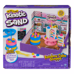 Kinetic Sand Rainbow Cake Shoppe, 680 g di sabbia da gioco gialla, rosa, blu e bianca profumata alla vaniglia, 10 attrezzi da ...