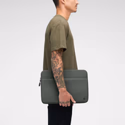 Incase Custodia A.R.C. con poliestere riciclato al 100% ReSpun per laptop da 16 pollici (M1-M4, 2021-2024) - Vista aggiuntiva 2