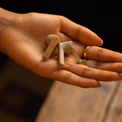 The House Of Marley EM-JE105-CE cuffia e auricolare Cuffie True Wireless Stereo (TWS) In-ear MUSICA Bluetooth Bamboo, Crema - Vista aggiuntiva 4