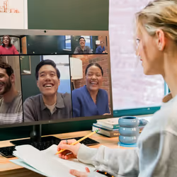 Owl Labs Meeting Owl 4+ - Videocamera per videoconferenza intelligente 4K a 360°, microfono e altoparlante (fuoco automatico altoparlante, Smart Zooming, equalizzazione rumore) - Vista aggiuntiva 4