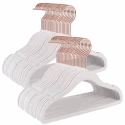 Caratteristiche: Colori: Bianco Materiali: Plastica ABS, velluto, gancio in metallo Dimensioni per gruccia: 30 x 0,5 x 20,5 c ...