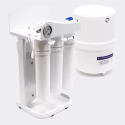 Un metodo moderno ed ecologico di trattamento dell'acqua per ottenere acqua potabile pura e dolce o per acqua d'acquario demi ...