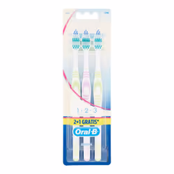 Oral-B 123 Classic Care 40 Setole Medie è un set di 3 spazzolini con setole medie, ideali per rimuovere la placca senza danne ...