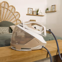 Tefal Pro Express Eco GV9E22E0 ferro da stiro a caldaia 2200 W 1,8 L Durilium AirGlide Autoclean soleplate Beige, Bianco - Vista aggiuntiva 4