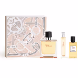 Per la festa del papà, i cofanetti di profumi Hermès indossano il disegno Éperon d’or sellier di Henri d’Origny. Un delicato  ...