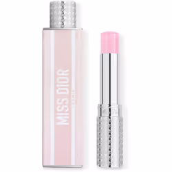 L’eau de parfum Miss Dior è una ventata di vita e ottimismo, che riecheggia l’essenza stessa di Miss Dior. Vellutate e sensua ...