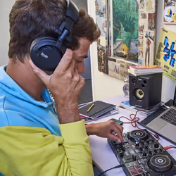 Hercules HDP DJ45 Cuffie Cablato A Padiglione MUSICA Nero - Vista aggiuntiva 6