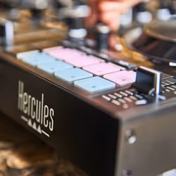 Hercules Inpulse 500 Mixer con controllo DVS (Digital Vinyl System) Nero - Vista aggiuntiva 6