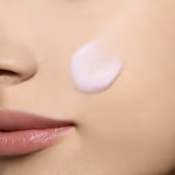 Clarins White Plus Mousse Crema Detergente Luminosità, 150ml - Vista aggiuntiva 4