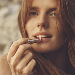 Sisley SIS PHYTO LIP BALM 3 CRUSH burrocacao Balsamo per labbra Donna 3 g - Vista aggiuntiva 6