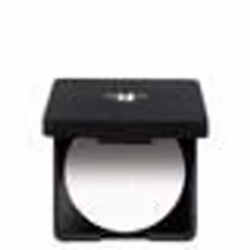 Filorga flash nude powder è una cipria invisibile perfezionante a doppia azione immediata e duratura per perfezionare la pell ...