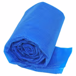 Copertura isotermica per piscina fuori terra ovale con dimensioni 730x375 cm. Realizzata in polietilene e resistente ai raggi ...